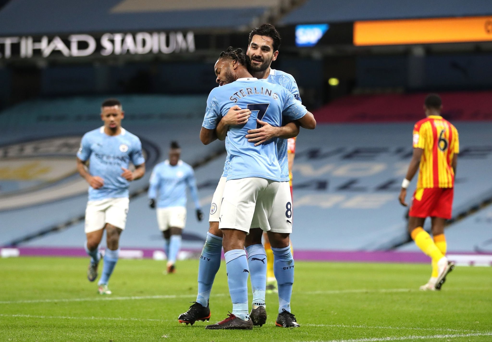 轻易退缩的 轻易退缩的